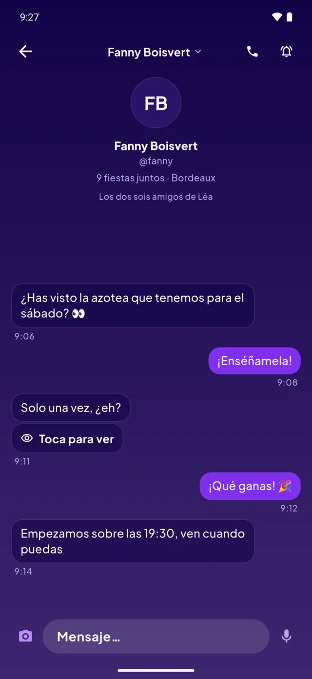 Un chat privado donde una foto para ver una vez se anuncia con «Toca para ver».