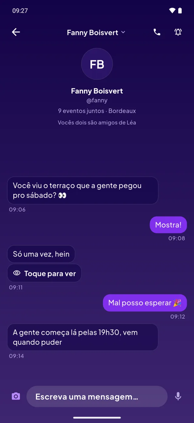 Um chat privado em que uma foto de visualização única aparece como “Toque para ver”.
